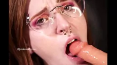 Reproducir ¡La diosa pelirroja Jessie Wolfe se vuelve loca con un consolador en un primer plano íntimo!