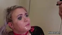 Abspielen In die Arschloch-Anstalt gebracht: Der BDSM-Wahnsinn eines hemmungslosen Teenagers