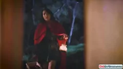 Redare Chanel Santini, uimitoarea fetiță latina, domină o milf proastă cu penisul ei masiv într-o sesiune de sex transexual aburind