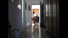 Jouer Porno avec un couple de personnes âgées ayant des relations sexuelles comme à 20 ans