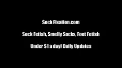 Reproduzir Experimente o máximo prazer enquanto ela domina com seus pés calçados com meias, proporcionando a você o melhor footjob da sua vida