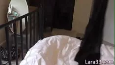 Reproduzir Milf é posta para trabalhar e depois que ela recebe um boquete chupe seu pau mais uma vez