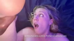 Odtwórz Chloe Sparkles robi niechlujnego międzyrasowego loda i sprawia, że ​​mocno tryskam