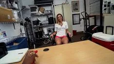 Redare Casting la birou cu amatoare care face sex cu negru