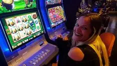 Abspielen Gewinne ein männliches Gigolo-Sexspiel im Casino