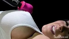Oynat Mastürbasyon ile büyük bir yapay penis ile güzel bir esmer
