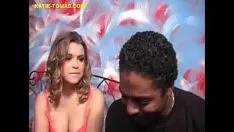Jouer Elle a changé son homme blanc pour profiter de la bite noire