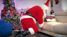 Play Crackling Christmas that flows from his mouth after his dick