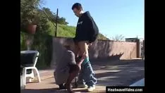 Oynat Süper genç ve temiz bir sarışın mutfakta yetenekli bir adam tarafından soyunmak istiyor
