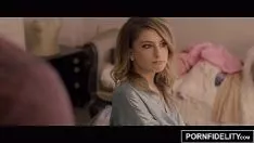 Jouer La bella tettona va a farsi scopare ogni giorno