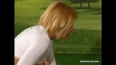 Reproduzir Esta jovem com seios lindos quer ter um jogo sexual o mais intenso possível
