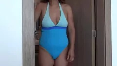 Jouer Compilation di voyeur in spiaggia: MILF in bikini amici emozionanti con fighe pelose e culi grandi