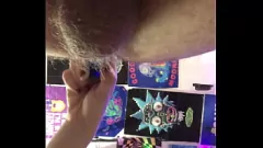 Abspielen Bisexuelles Analspiel mit Dildo und Spermaladung – in voller Länge