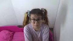 تشغيل اليورو في سن المراهقة وقحة ليلي هيل يذهب كل شيء من أجل الديك الأب