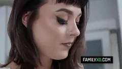 Abspielen Busty Teen Kyle Masons tabuer Osterbegegnung mit ihrer Stiefe