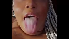 Jouer Ebony Milf Blackvelvet's Wet and Juicy Close-Up Pussy Pussy