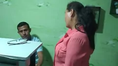 Afspelen Latina Milf zuigt voor een loonsverhoging - Amateur zelfgemaakte pijpbeurt
